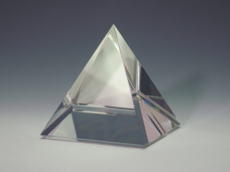 ペーパーウェイト ピラミッド型 | 株式会社プレシオン
