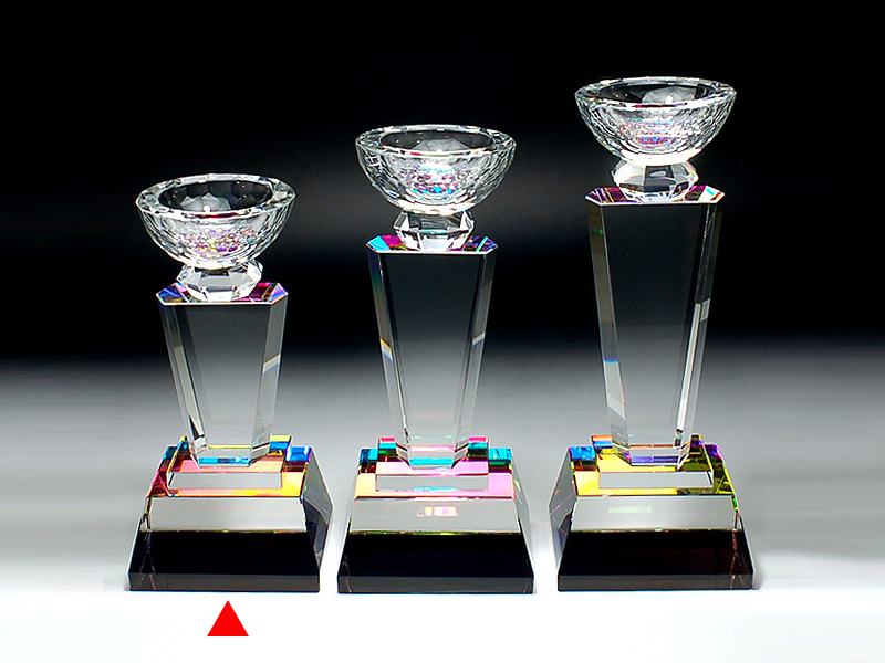 クリスタルガラス製のカップ型トロフィー | 株式会社プレシオン